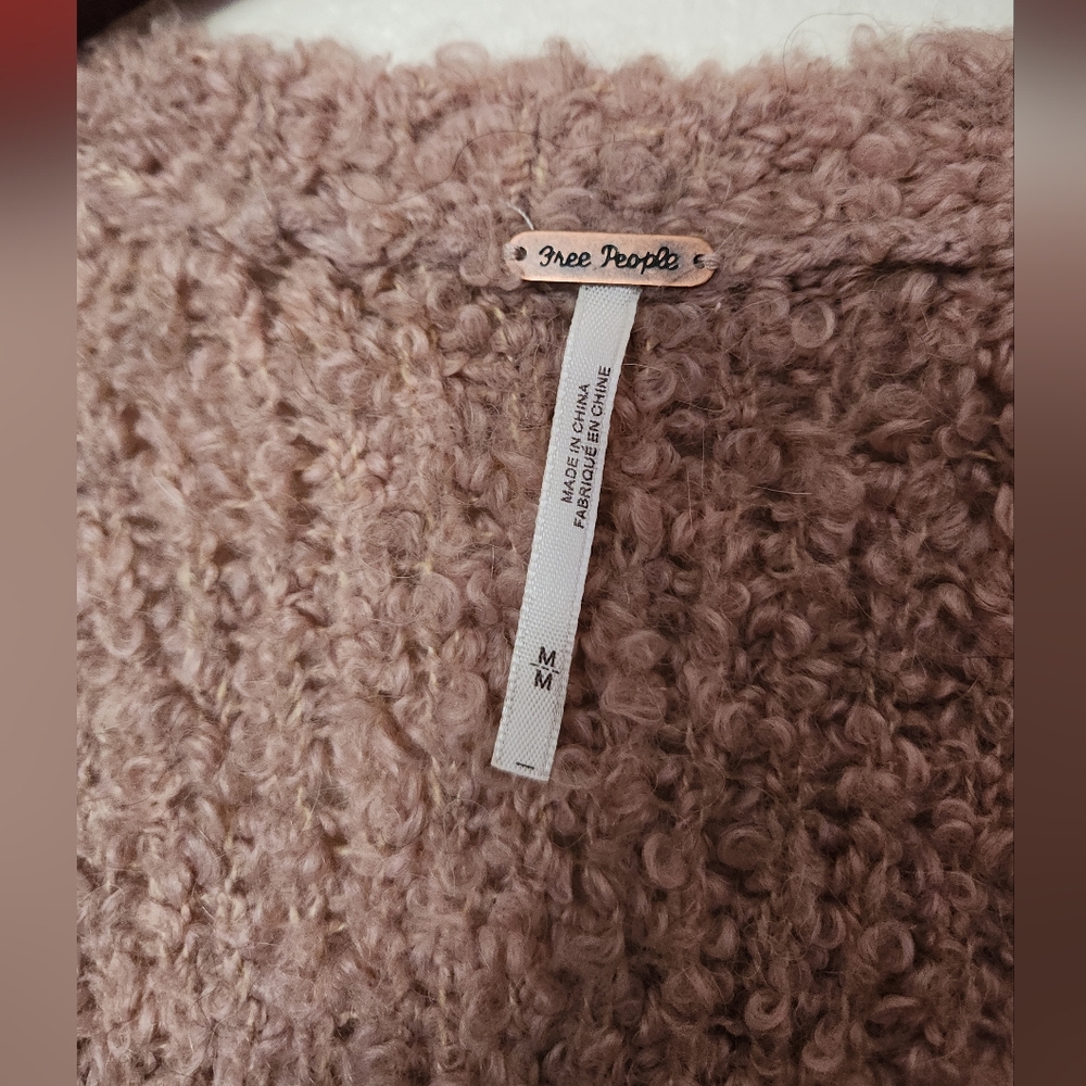 Free People Pink Boucle Oversized Snap Cardigan Size Medium - Picture 2 of 6